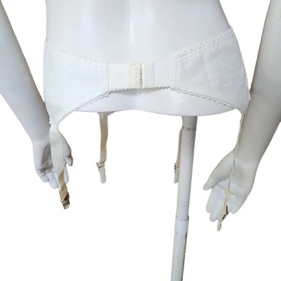 Vintage Marcus & Wiesen Cream Floral Embroidered Garter Belt (Waist 26) - Picture 3 of 4